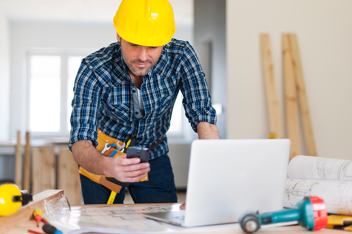 How Does Telemedicine Help with Workplace Injuries? Workplace construction foreman gets injured employees back to work quickly with Ortholive.